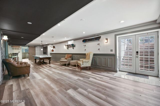 16 Stream Bank Drive, Freehold, NJ 07728