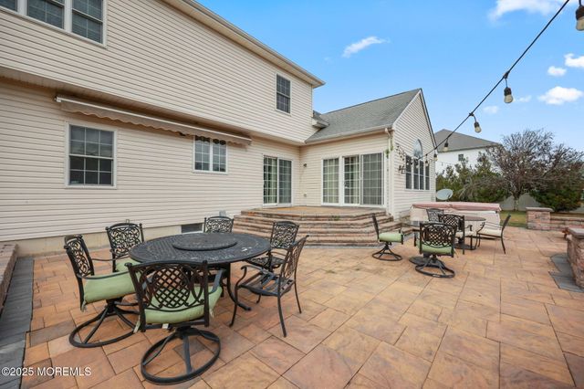 16 Stream Bank Drive, Freehold, NJ 07728