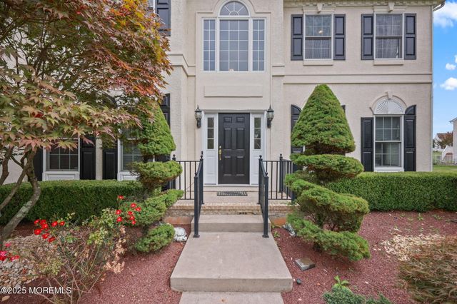 16 Stream Bank Drive, Freehold, NJ 07728