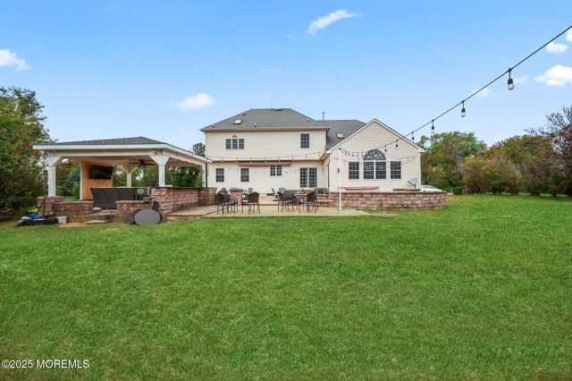 16 Stream Bank Drive, Freehold, NJ 07728