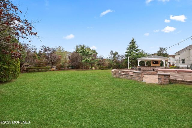 16 Stream Bank Drive, Freehold, NJ 07728