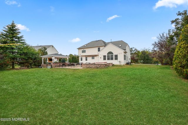 16 Stream Bank Drive, Freehold, NJ 07728