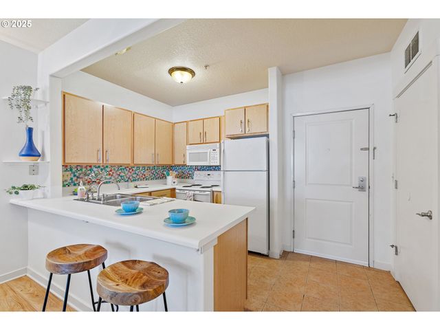 400 Ne 100TH Ave 107, Portland, OR 97220