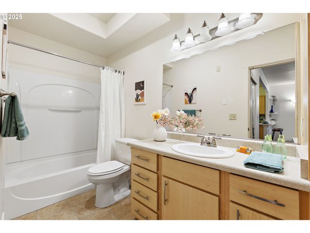 400 Ne 100TH Ave 107, Portland, OR 97220