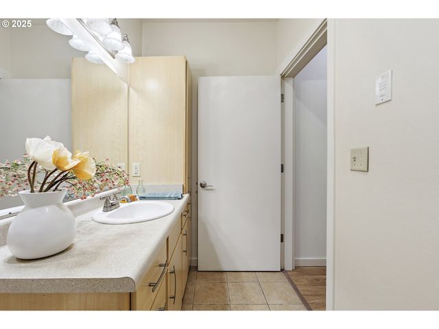 400 Ne 100TH Ave 107, Portland, OR 97220