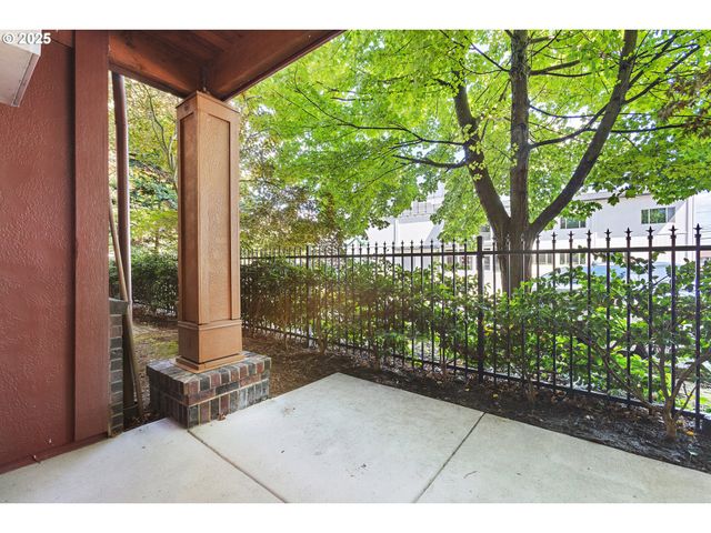 400 Ne 100TH Ave 107, Portland, OR 97220