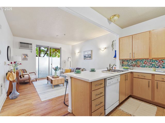 400 Ne 100TH Ave 107, Portland, OR 97220