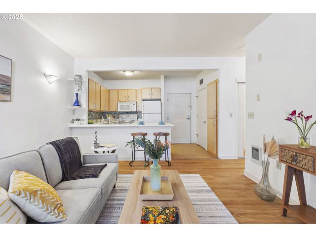 400 Ne 100TH Ave 107, Portland, OR 97220