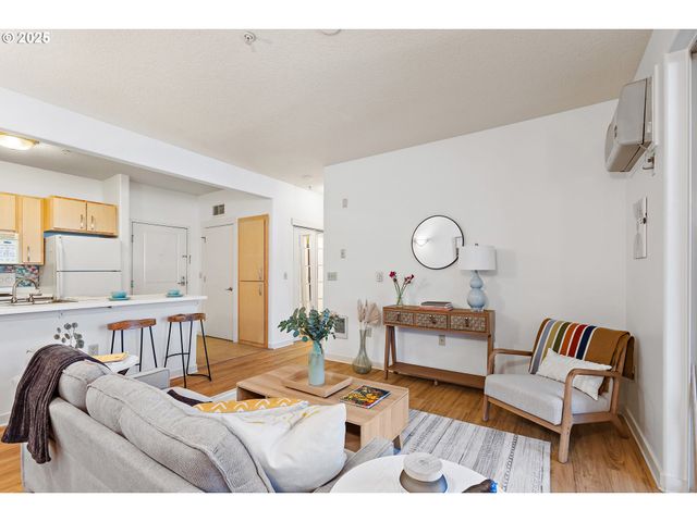 400 Ne 100TH Ave 107, Portland, OR 97220