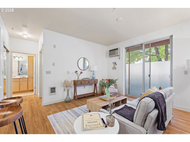 400 Ne 100TH Ave 107, Portland, OR 97220