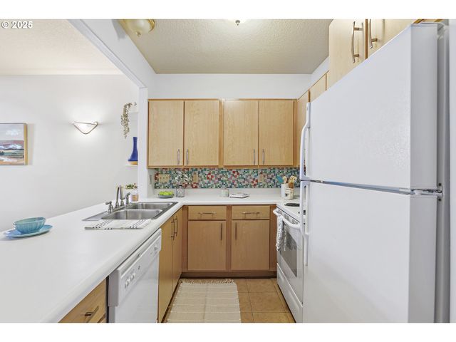 400 Ne 100TH Ave 107, Portland, OR 97220