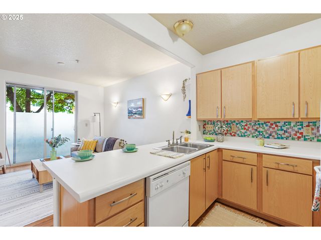 400 Ne 100TH Ave 107, Portland, OR 97220