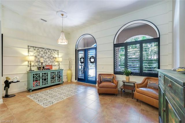 2039 Imperial CIR, Naples, FL 34110