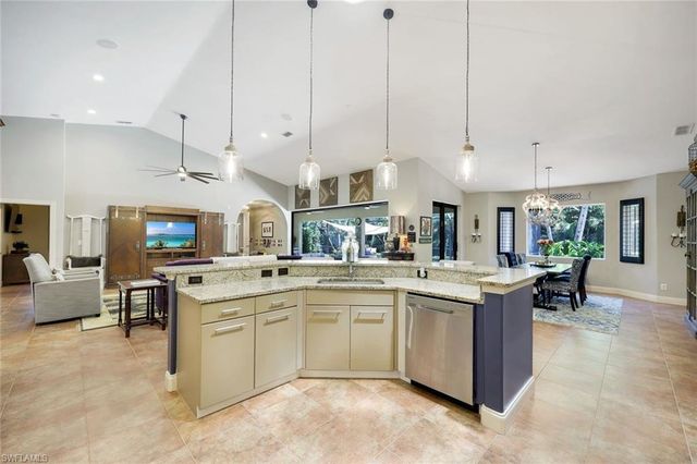 2039 Imperial CIR, Naples, FL 34110