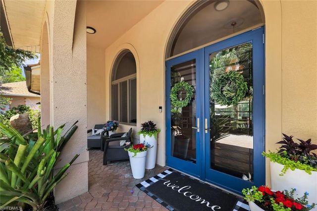 2039 Imperial CIR, Naples, FL 34110