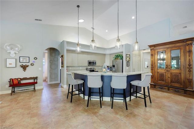 2039 Imperial CIR, Naples, FL 34110