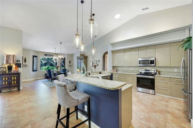 2039 Imperial CIR, Naples, FL 34110