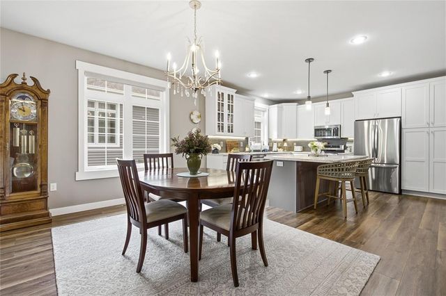 4523 Village Oaks Circle, Eau Claire, WI 54701