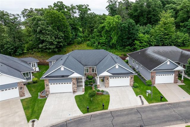 4523 Village Oaks Circle, Eau Claire, WI 54701