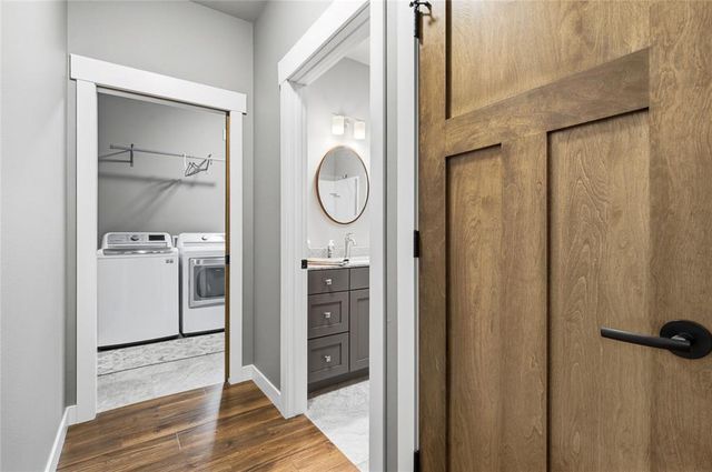 4523 Village Oaks Circle, Eau Claire, WI 54701