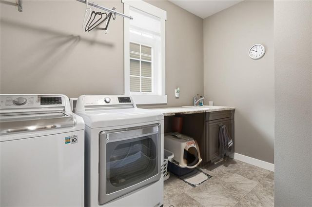 4523 Village Oaks Circle, Eau Claire, WI 54701