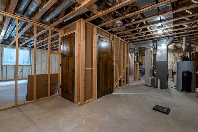 4523 Village Oaks Circle, Eau Claire, WI 54701