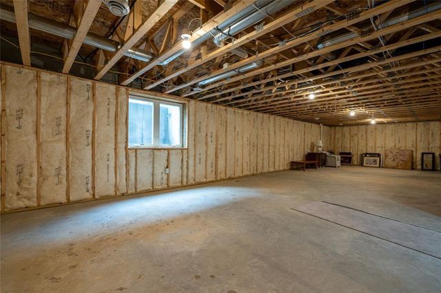 4523 Village Oaks Circle, Eau Claire, WI 54701