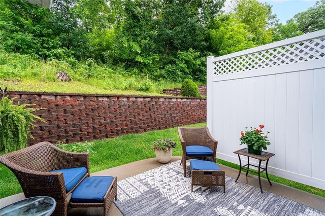 4523 Village Oaks Circle, Eau Claire, WI 54701