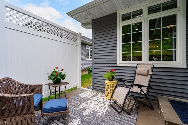 4523 Village Oaks Circle, Eau Claire, WI 54701