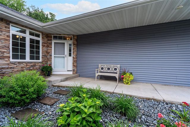 4523 Village Oaks Circle, Eau Claire, WI 54701