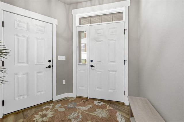 4523 Village Oaks Circle, Eau Claire, WI 54701