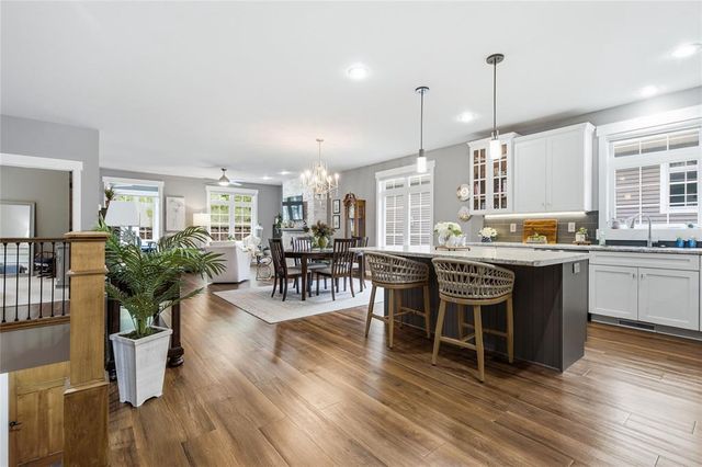 4523 Village Oaks Circle, Eau Claire, WI 54701