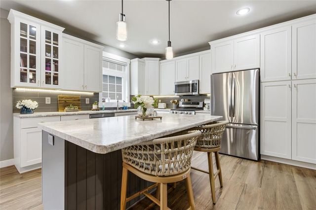 4523 Village Oaks Circle, Eau Claire, WI 54701
