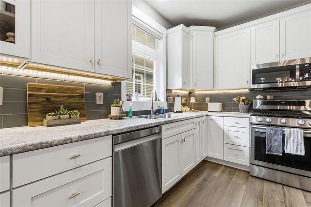 4523 Village Oaks Circle, Eau Claire, WI 54701