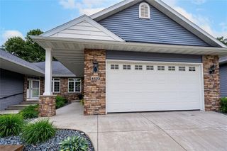 4523 Village Oaks Circle, Eau Claire, WI 54701