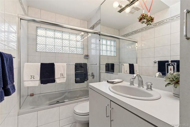 28 Garden Circle, Syosset, NY 11791