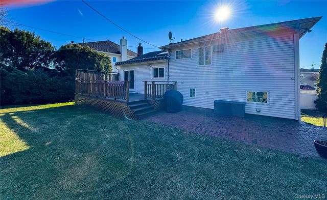 28 Garden Circle, Syosset, NY 11791