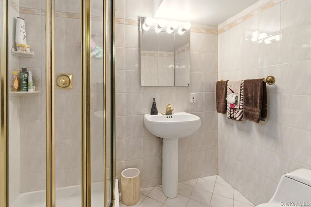 28 Garden Circle, Syosset, NY 11791