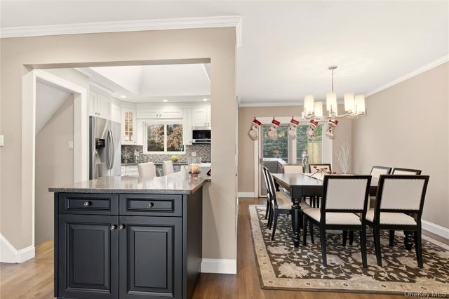 28 Garden Circle, Syosset, NY 11791