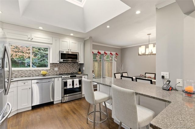 28 Garden Circle, Syosset, NY 11791