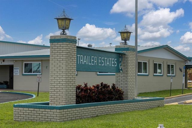 6908 W BAYOU LANE, Bradenton, FL 34207