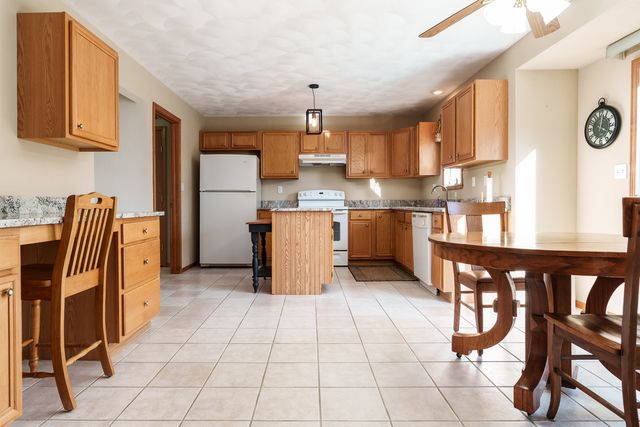 3045 Derbyshire Drive, Machesney Park, IL 61115