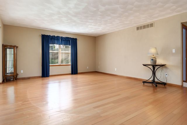 3045 Derbyshire Drive, Machesney Park, IL 61115