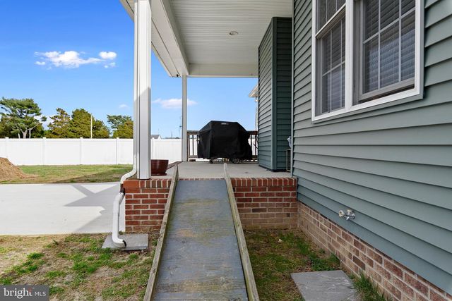 24594 HOLLYTREE CIR, Georgetown, DE 19947