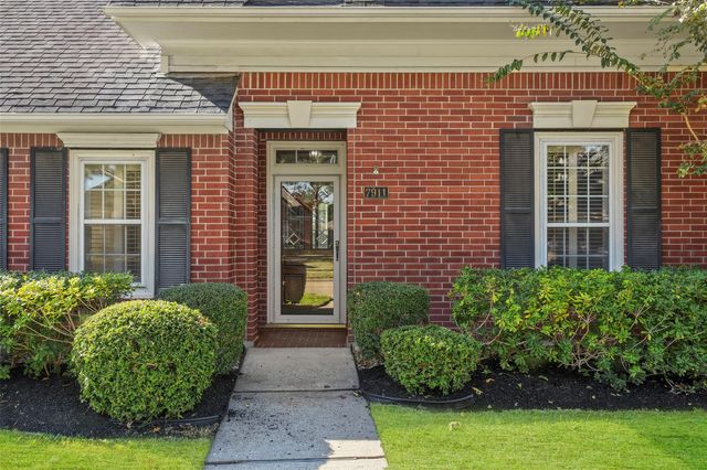 7911 Emerald Bluff Court, Houston, TX 77095