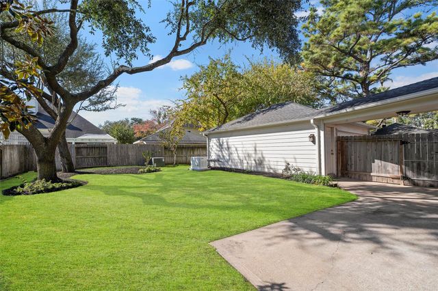 7911 Emerald Bluff Court, Houston, TX 77095