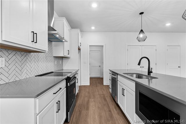 4644 Red Tail Ridge 211, Jeffersonville, IN 47130