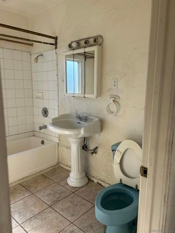 840 E 16th St, National City, CA 91950