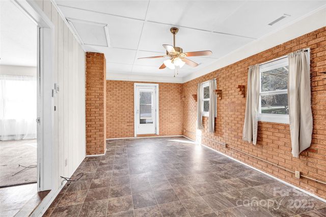 5046 Oxford School Road, Claremont, NC 28610