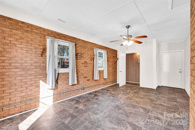 5046 Oxford School Road, Claremont, NC 28610